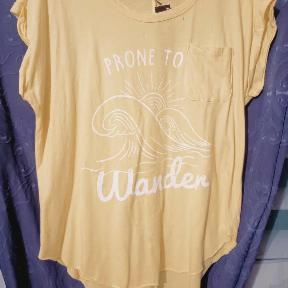 Prone to Wander Women's Short Sleeve Pocket Tee - Pale Yellow